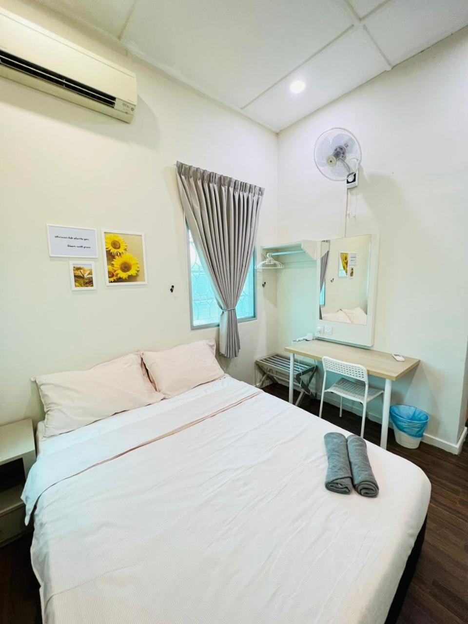 Myroom Georgetown, Off Jalan Burma, Gurney Drive ภายนอก รูปภาพ